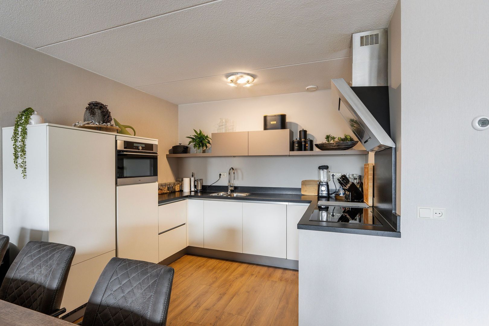 Marktplein 16, 's-Gravenzande foto-2