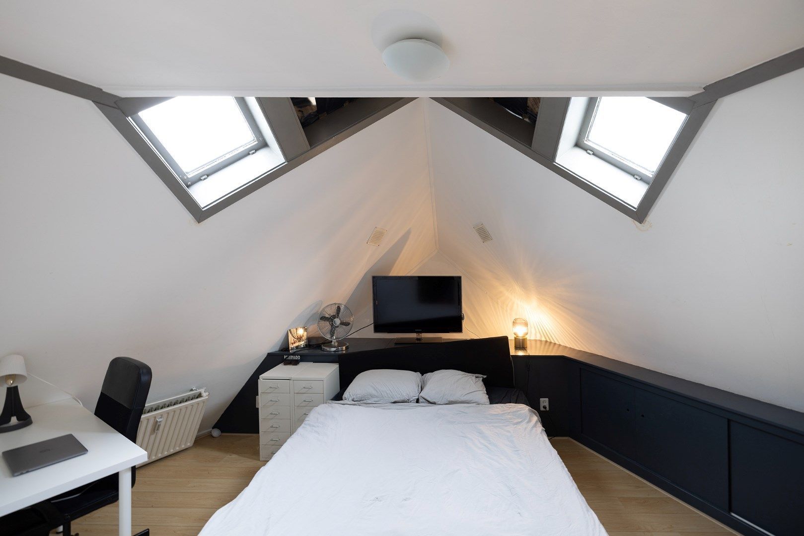 Overblaak 88 Cube House image 1