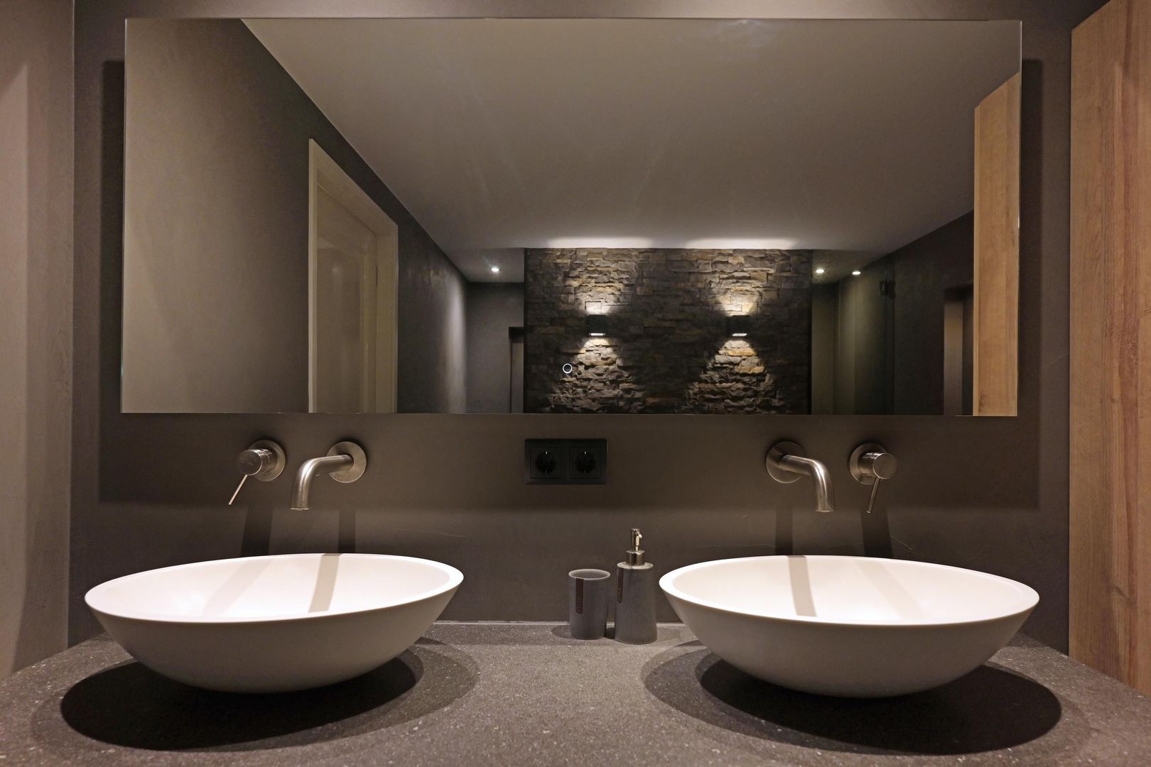 Hofje van Staats 15 image 1