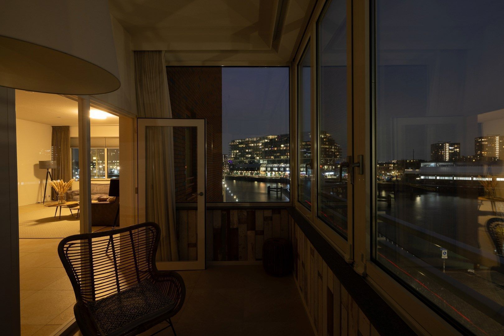 Landverhuizersplein 2 image 1