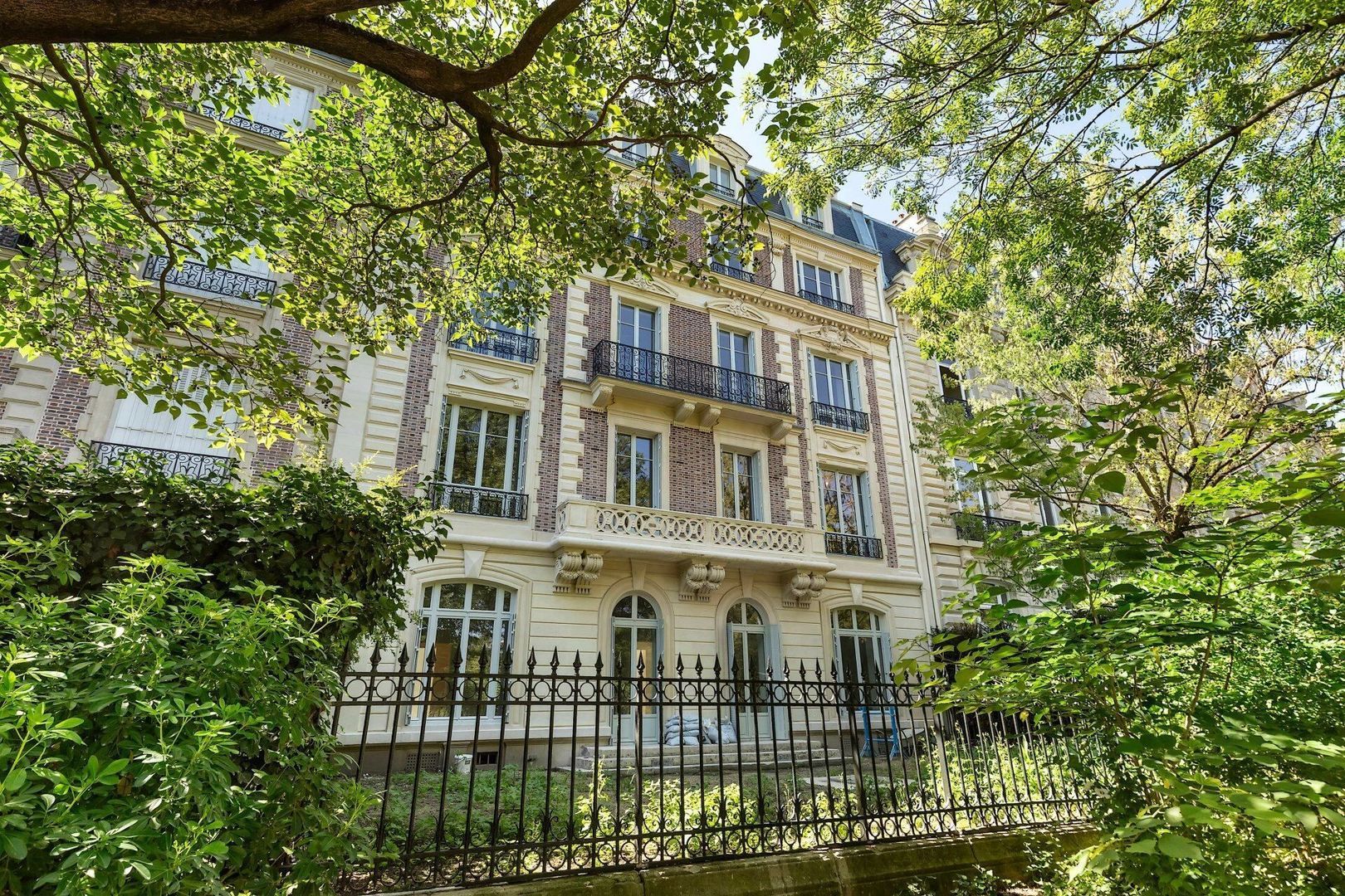 Paris 8th District image 1