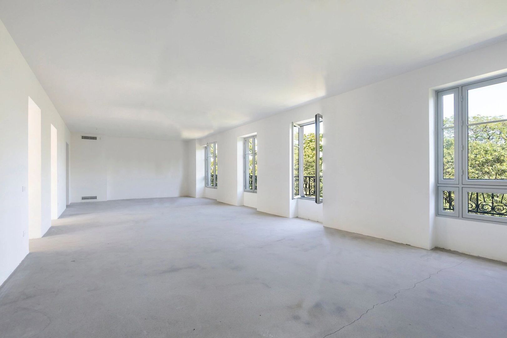 Paris 8th District image 1