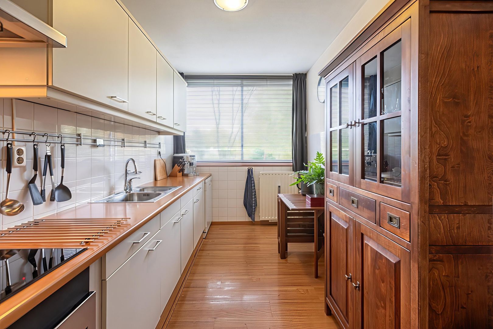 Adama van Scheltemaplein 52, Delft foto-2