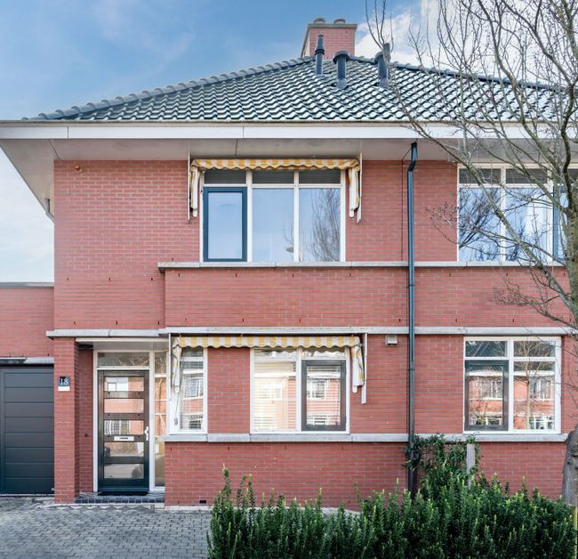 Middelgeestlaan 18, Voorschoten foto-0