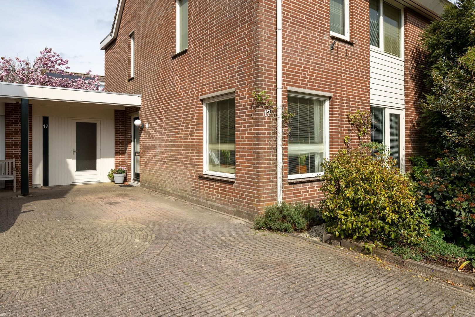 Aalhorst 17, Alphen Aan Den Rijn foto-1 blur
