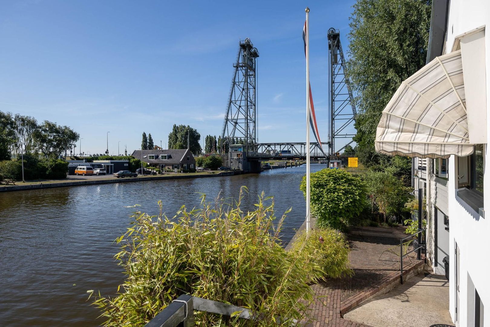 Gouwsluisseweg 5, Alphen Aan Den Rijn foto-1 blur