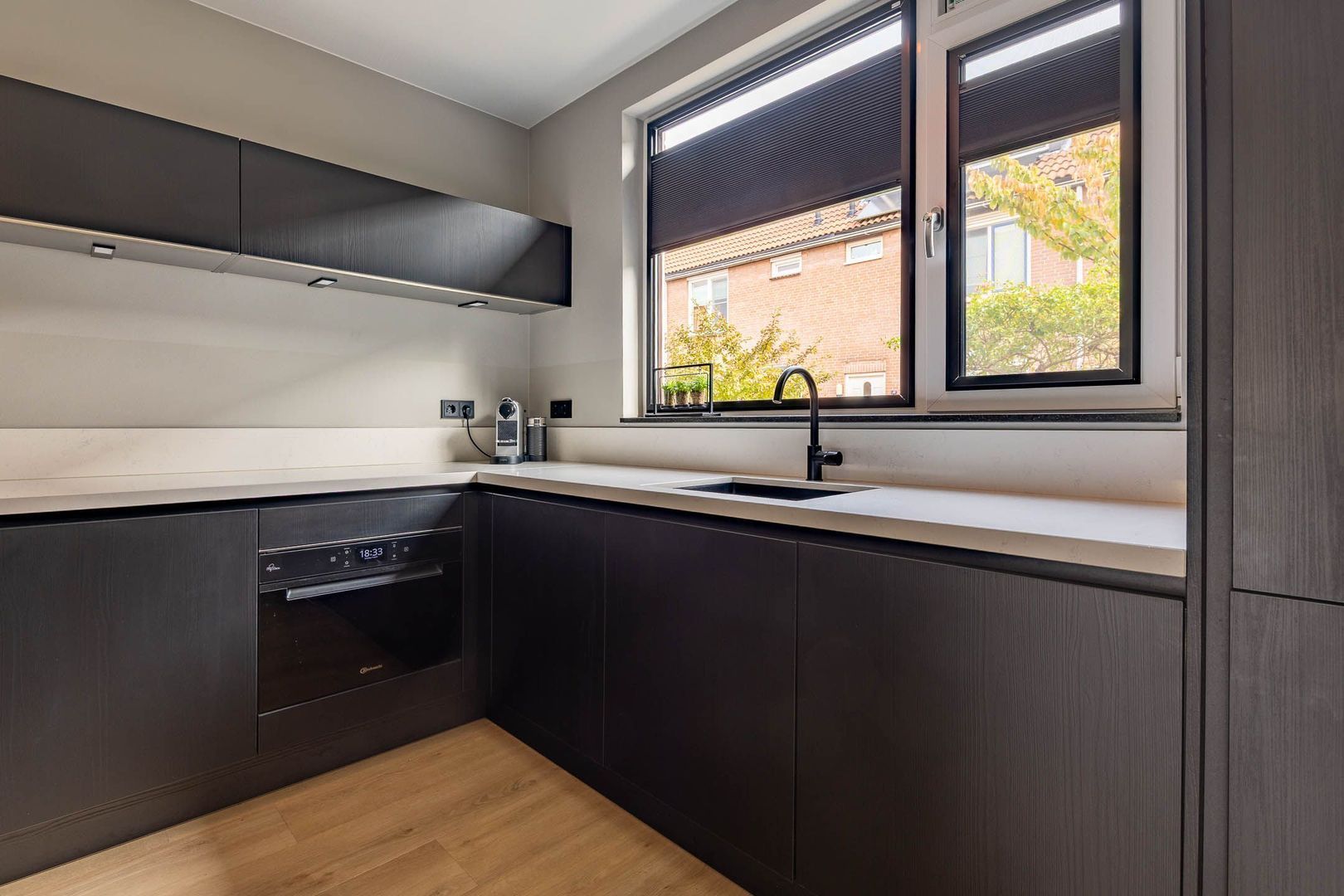 Zadelmaker 28, Alphen Aan Den Rijn foto-10 blur