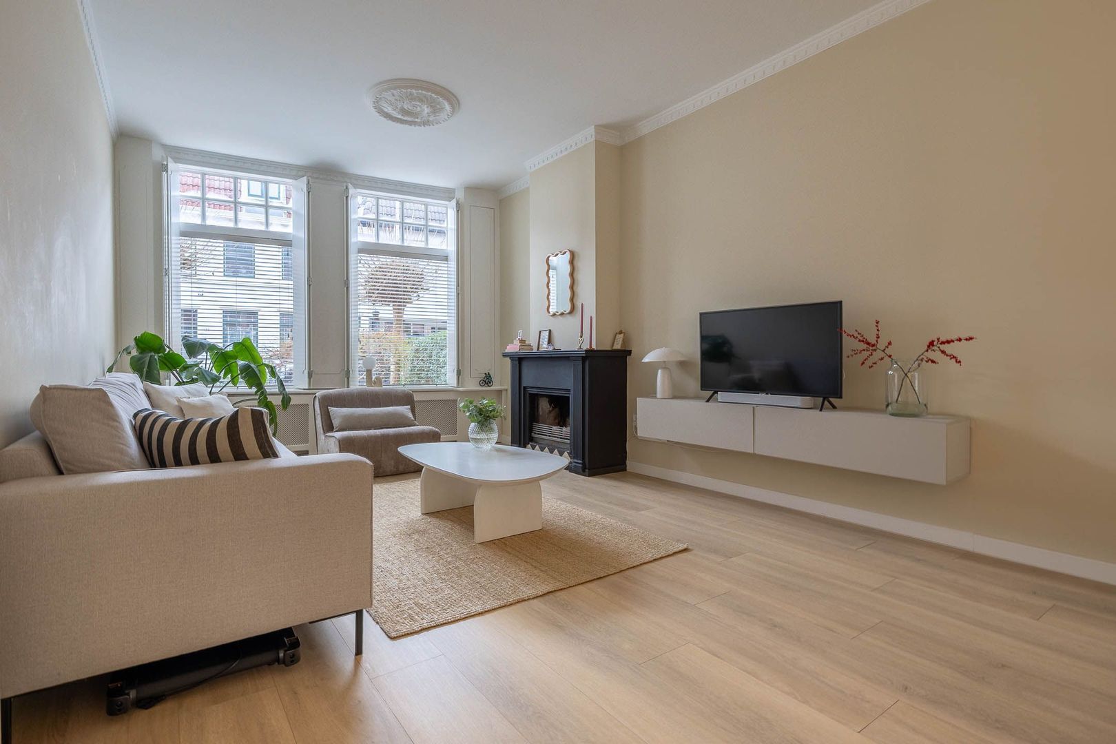 Hooftstraat 118, Alphen Aan Den Rijn foto-1 blur