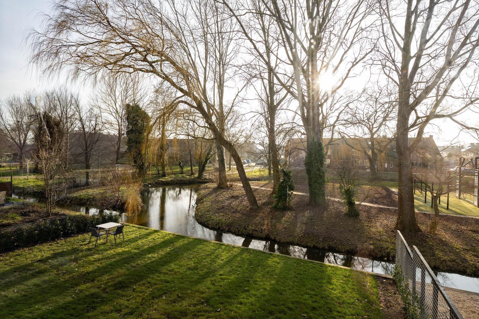 Eendrachtspad 5, Rijnsaterwoude foto-17 blur