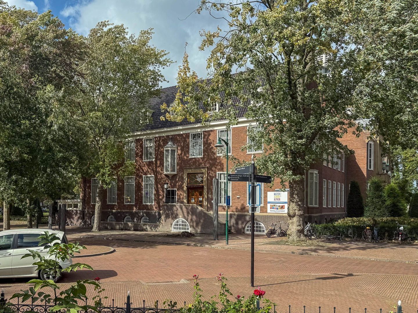 Vrijstaande woning te koop: Dr. Lovinklaan 32, Alphen Aan Den Rijn