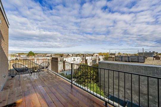 Hendrik Zwaardecroonstraat 222, Den Haag small-1