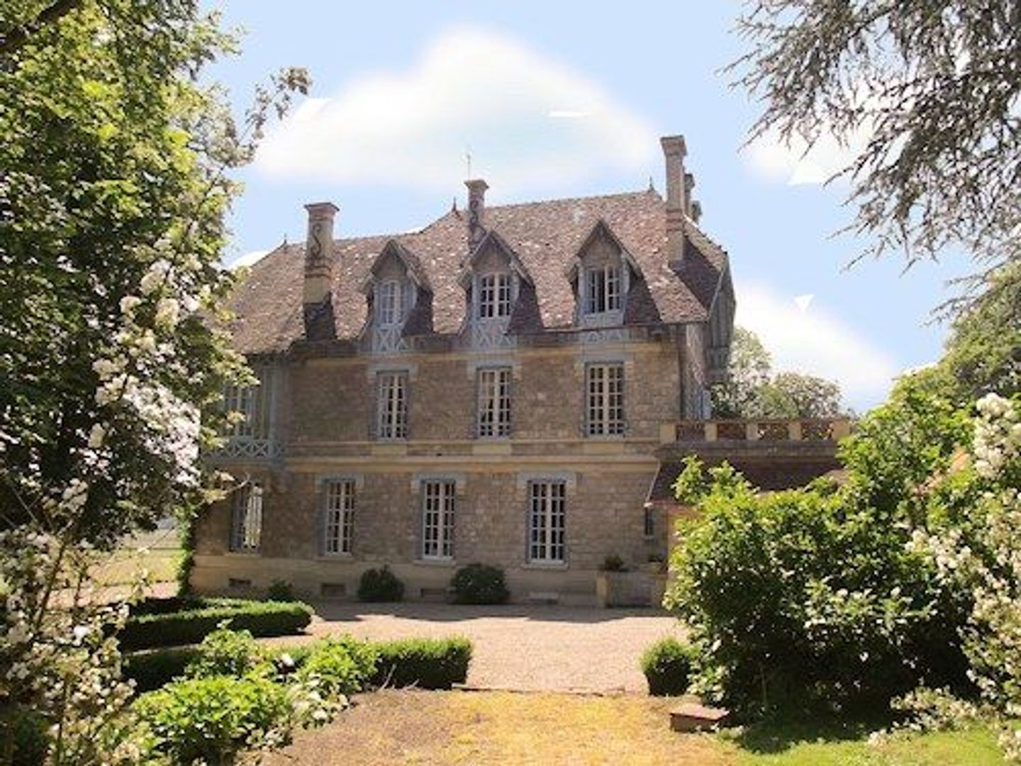Chateau la Megene, Gueugnon foto-0