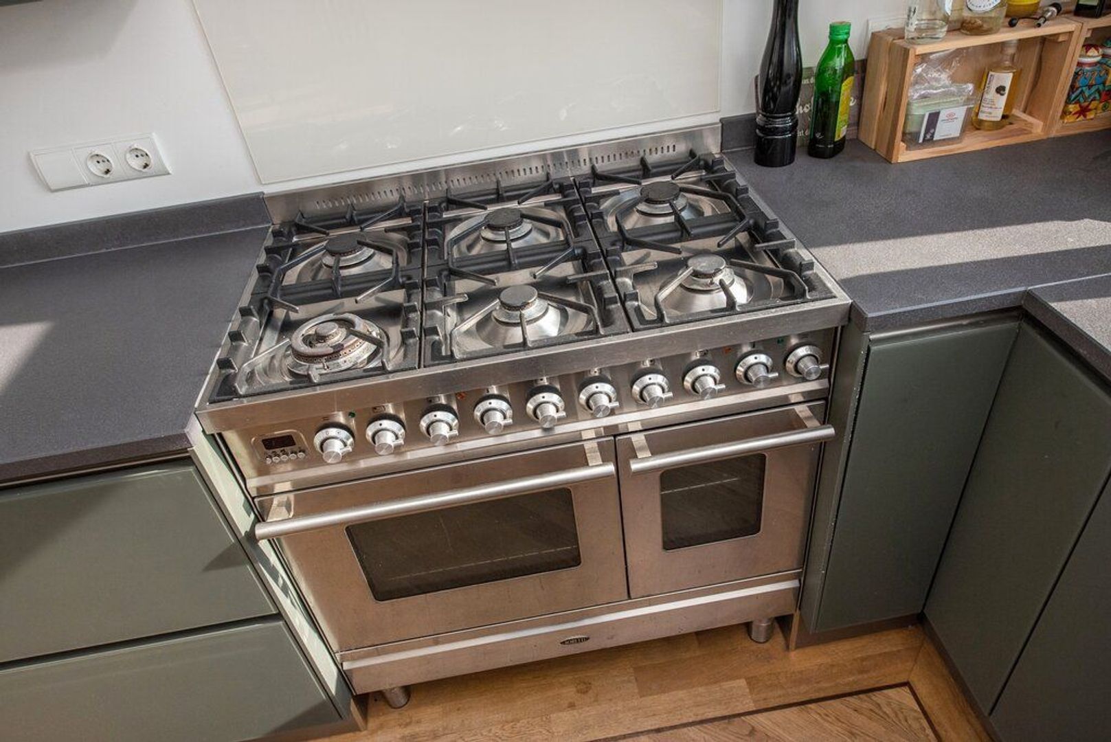 Rotterdamsestraat 19 .