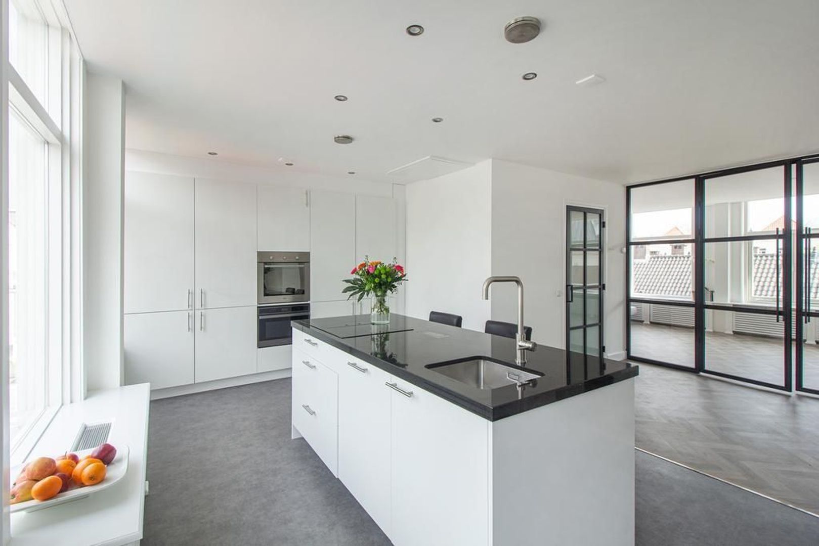 Paramaribostraat 6 .