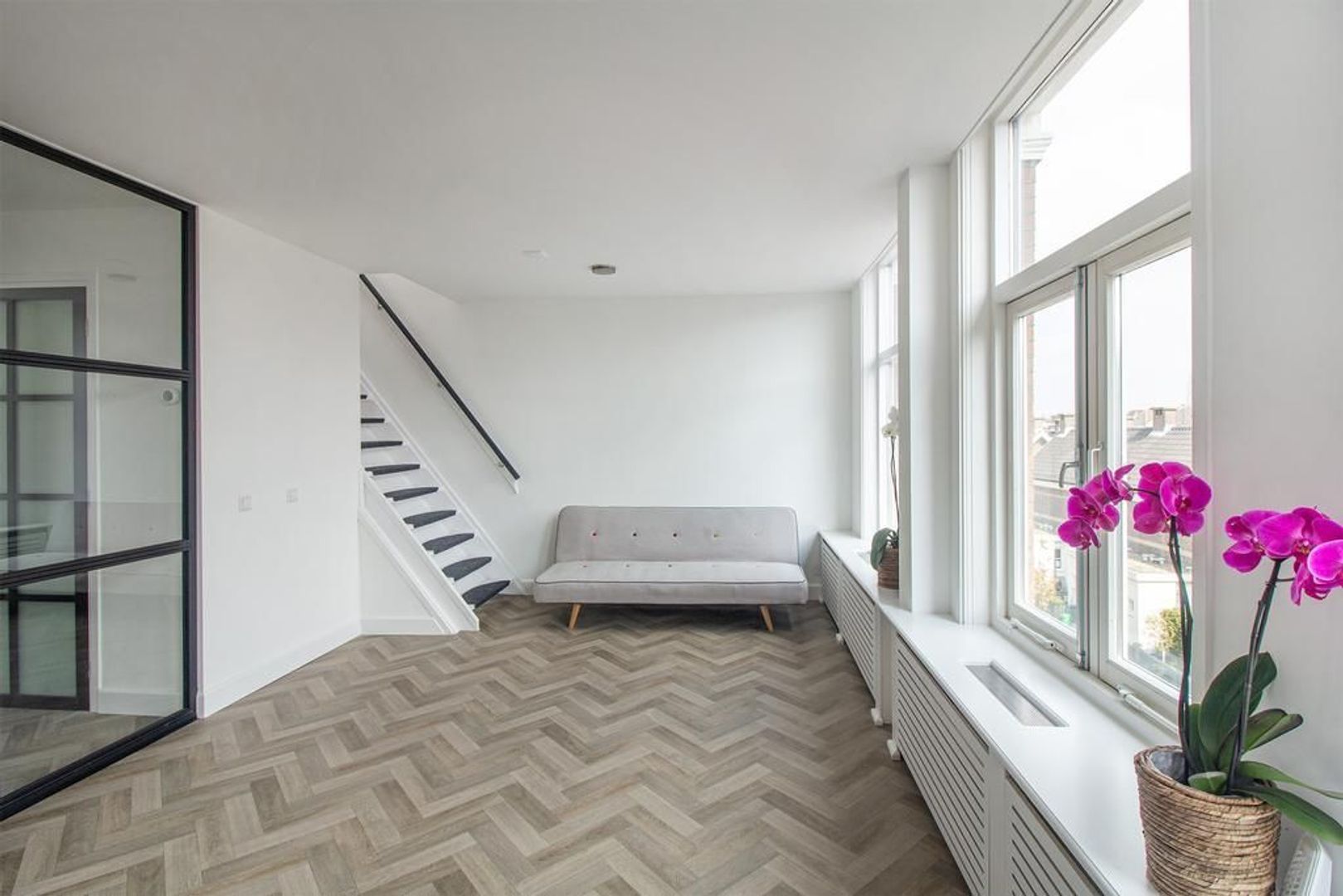 Paramaribostraat 6 .