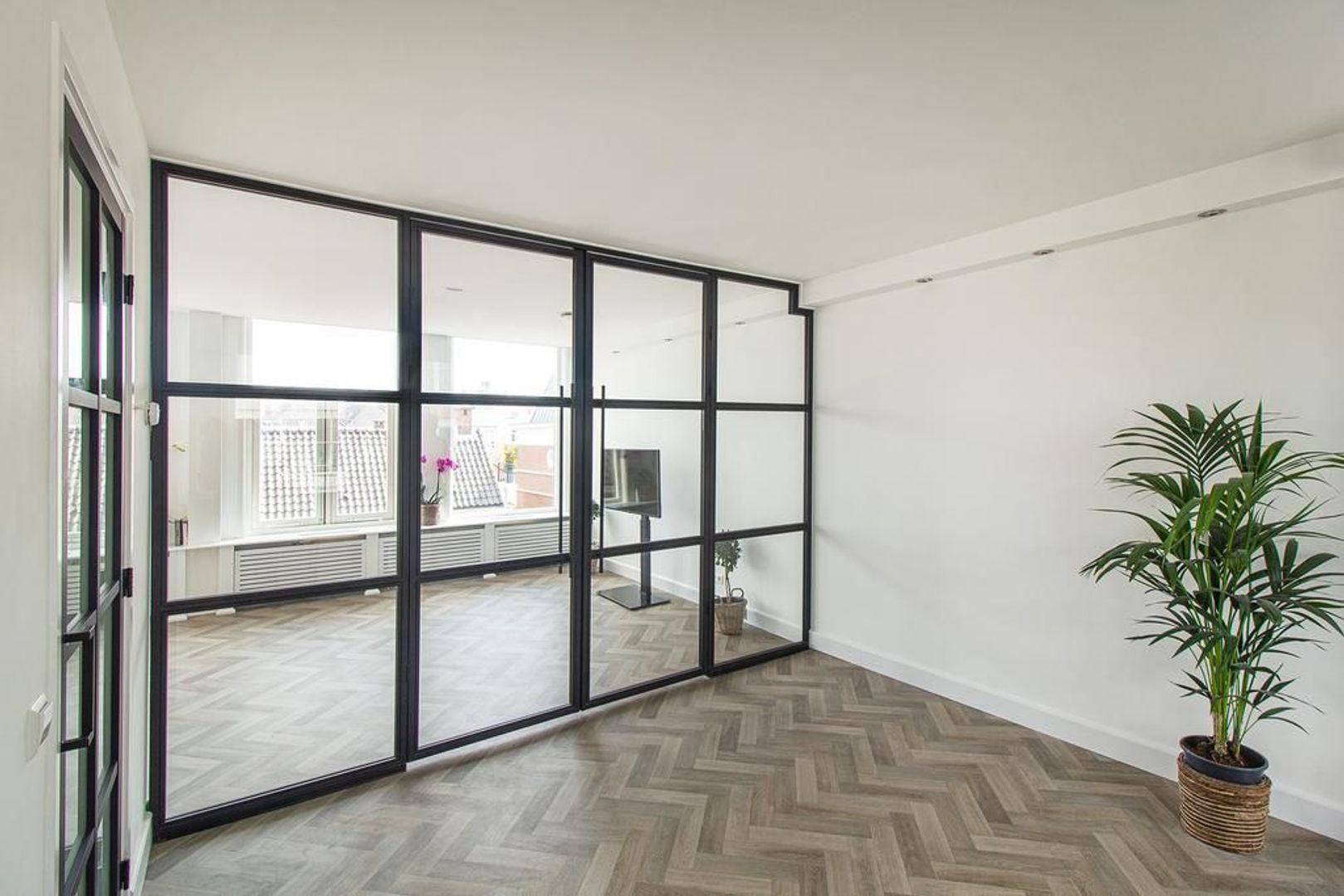 Paramaribostraat 6 .