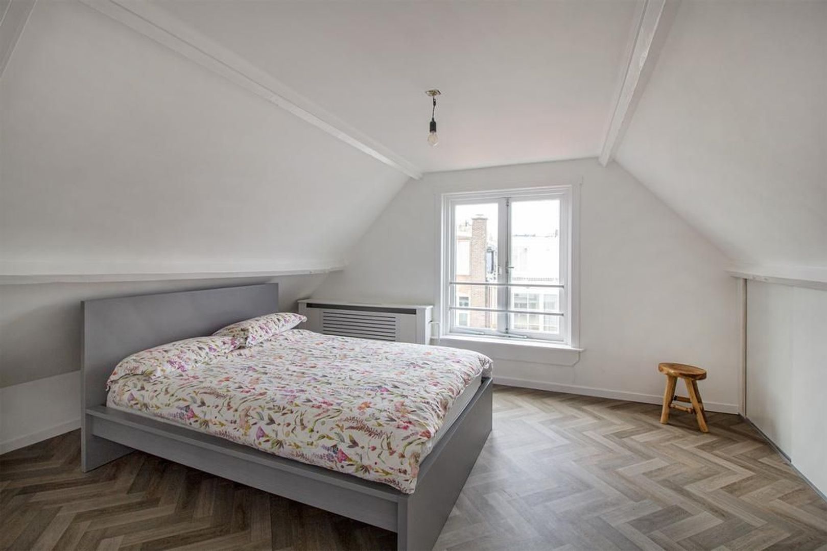 Paramaribostraat 6 .