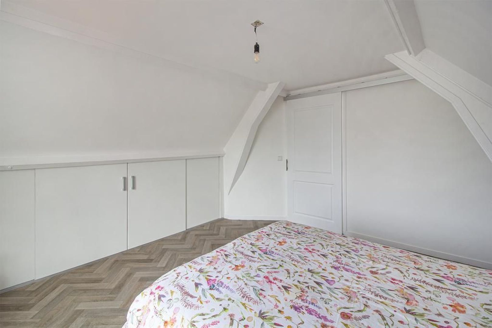 Paramaribostraat 6 .