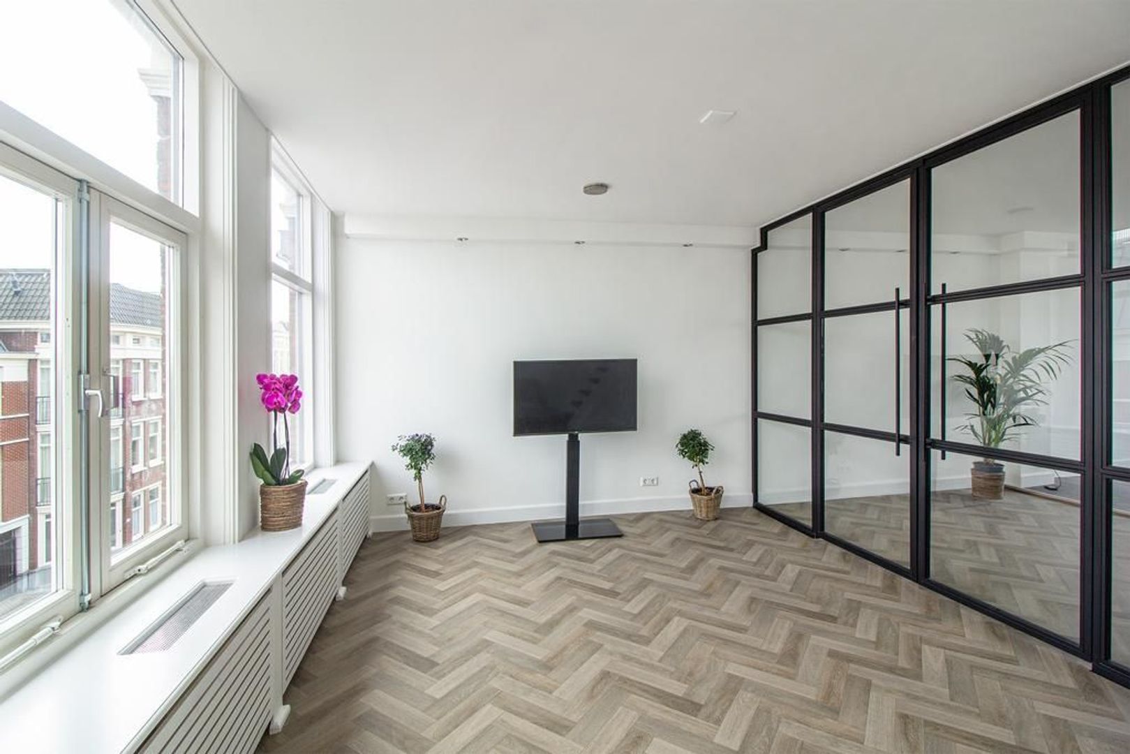 Paramaribostraat 6 .