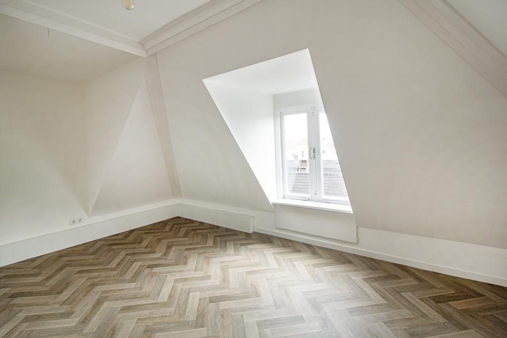 Paramaribostraat 6 .