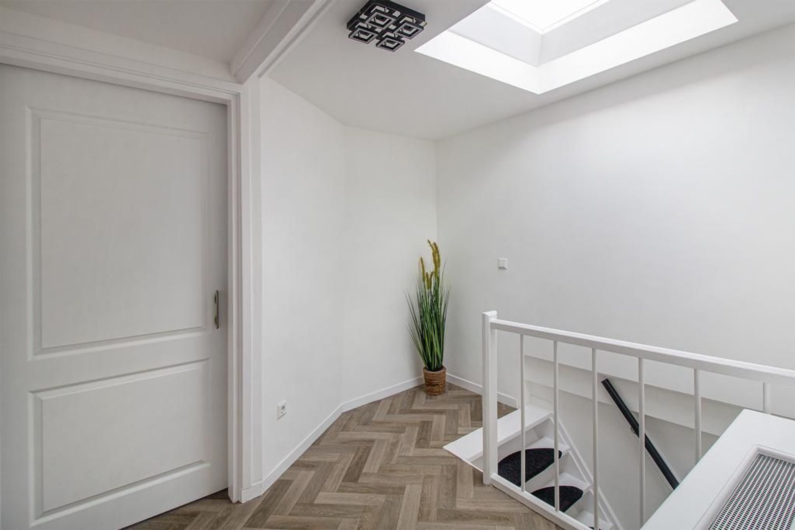 Paramaribostraat 6 .