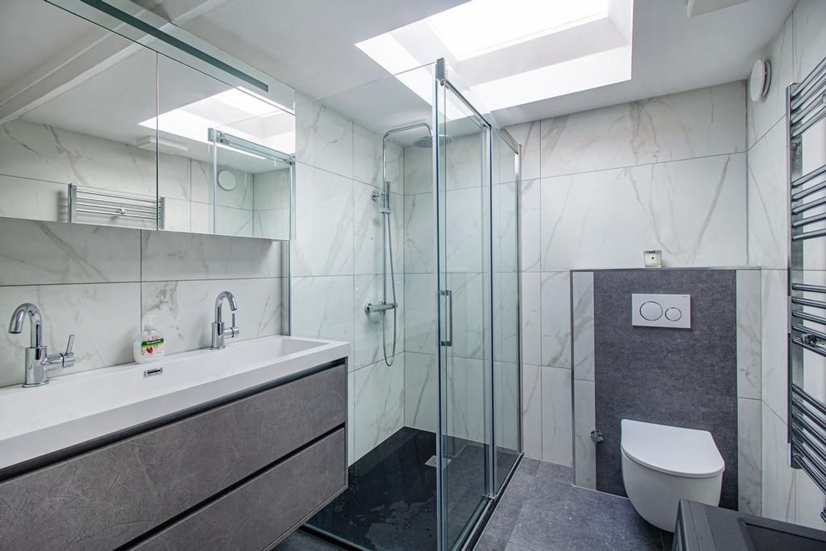 Paramaribostraat 6 .