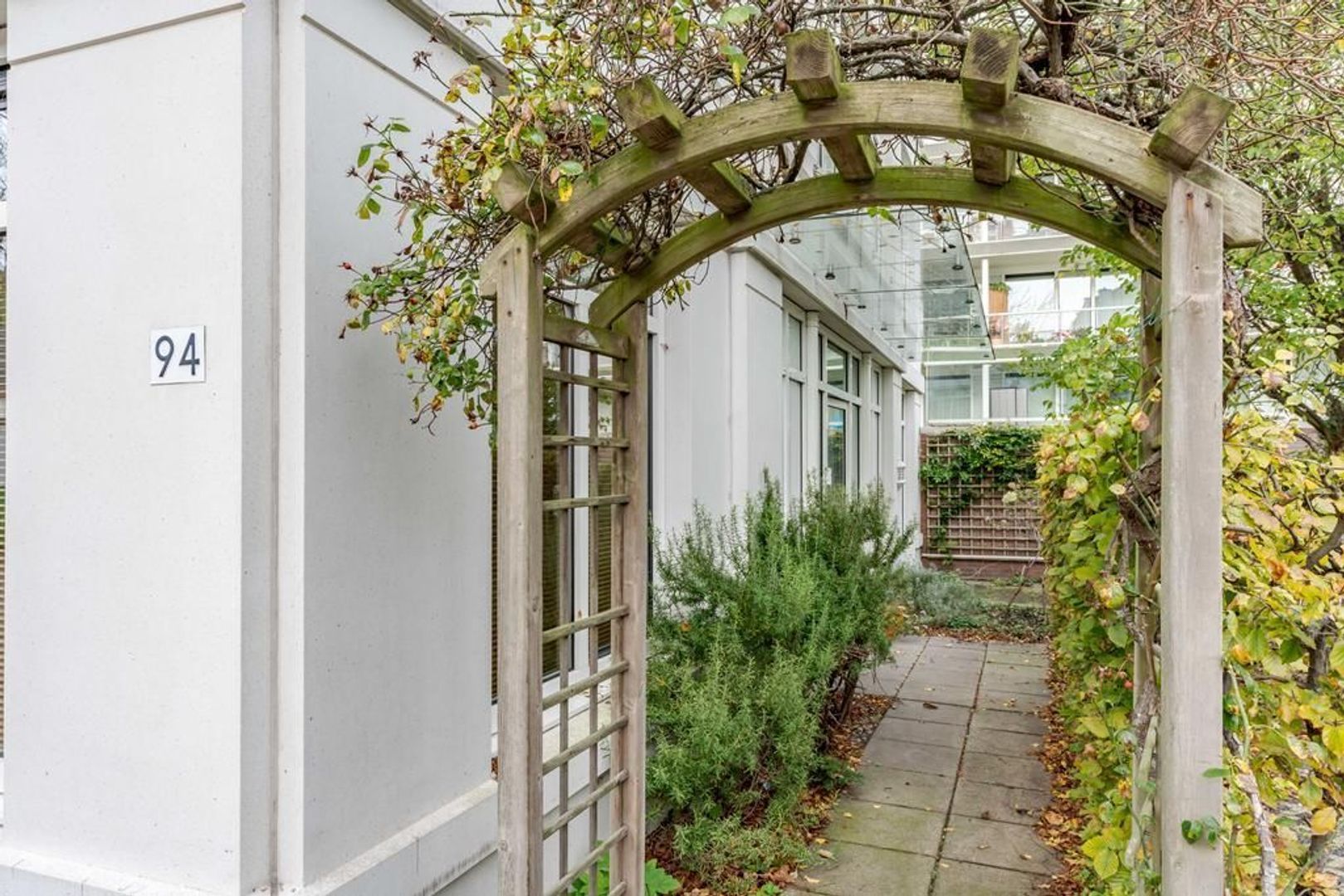 Burgemeester Marijnenlaan 94 .