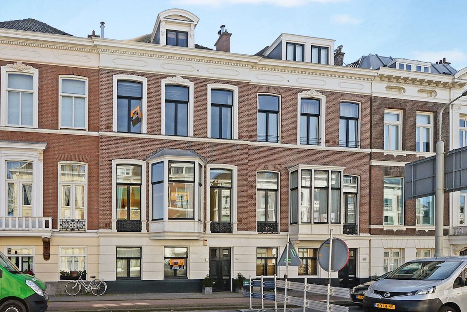 Laan Copes van Cattenburch 143 .