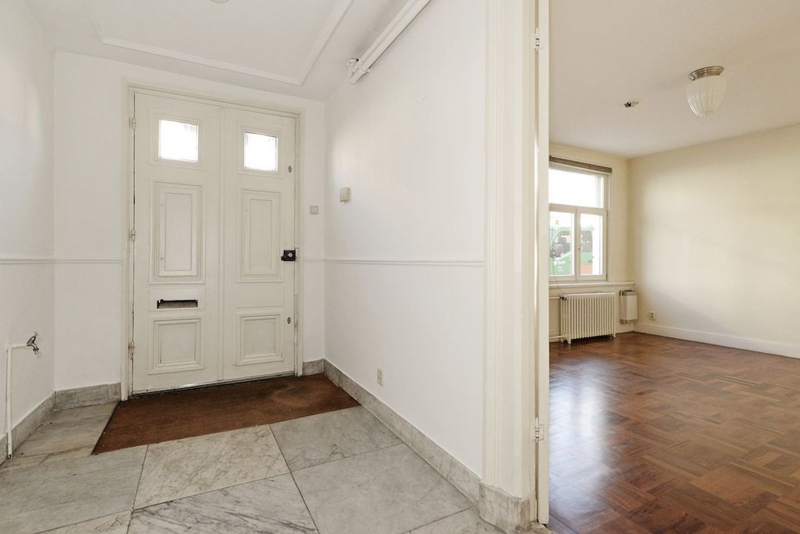 Laan Copes van Cattenburch 143 .