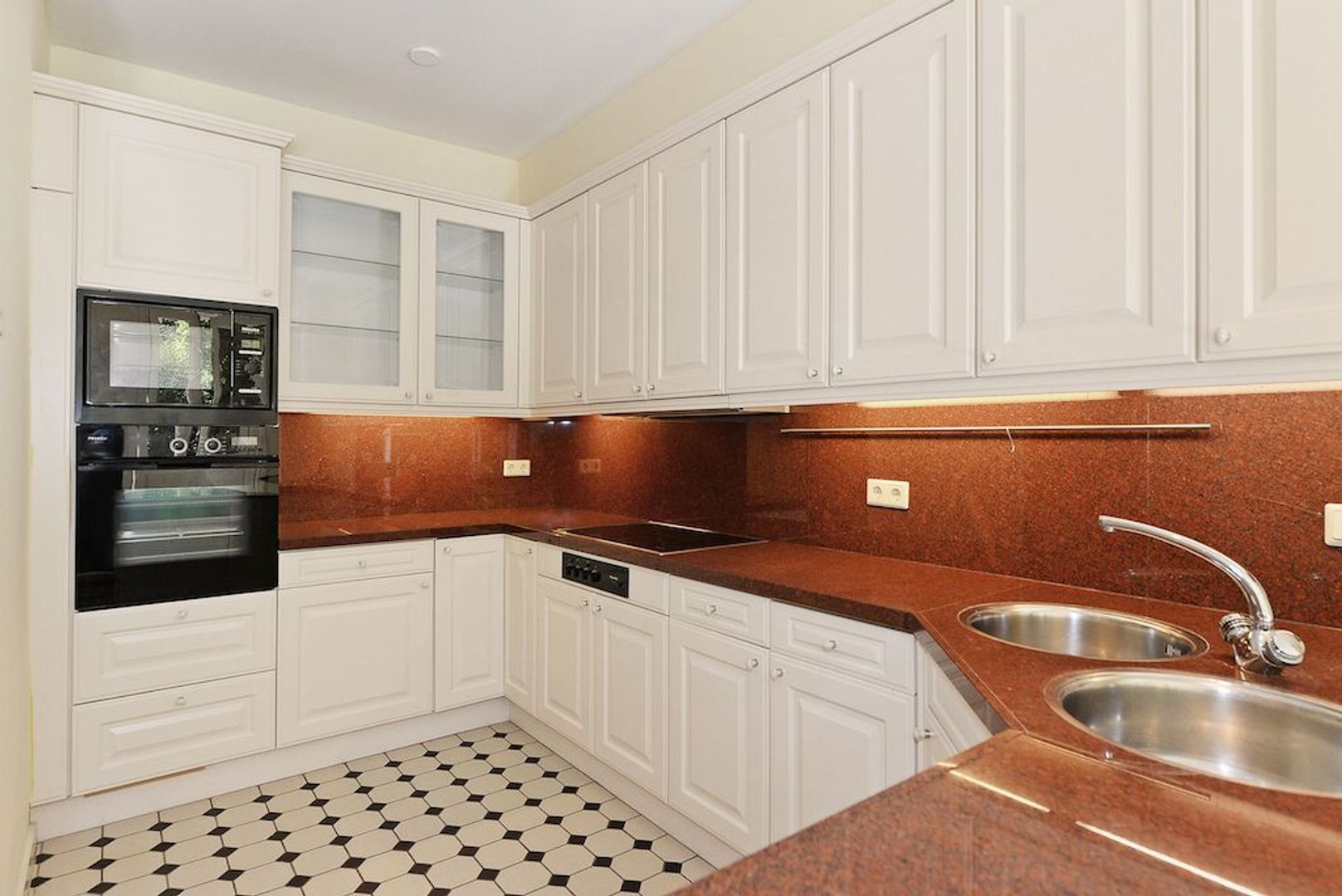 Laan Copes van Cattenburch 143 .