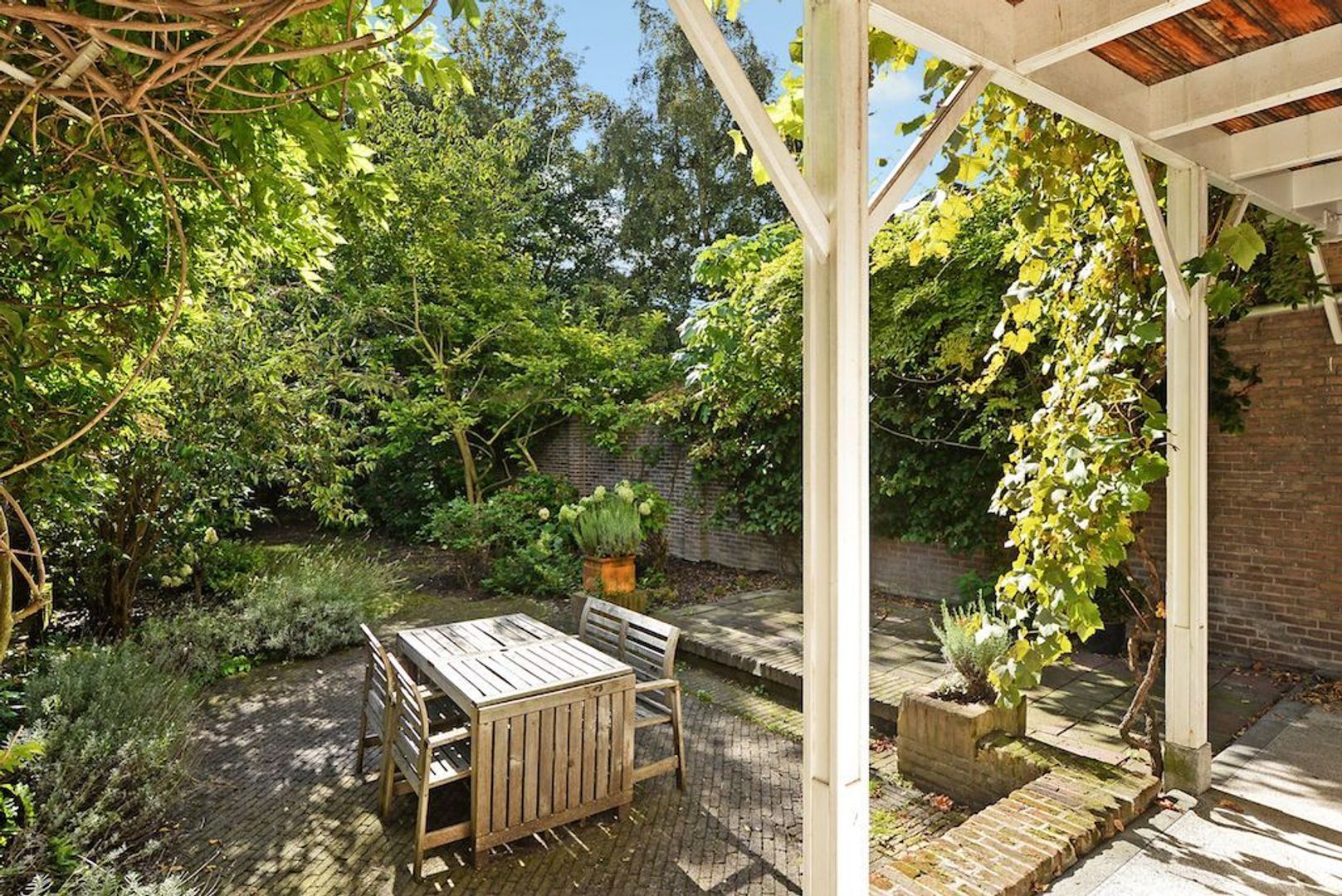 Laan Copes van Cattenburch 143 .