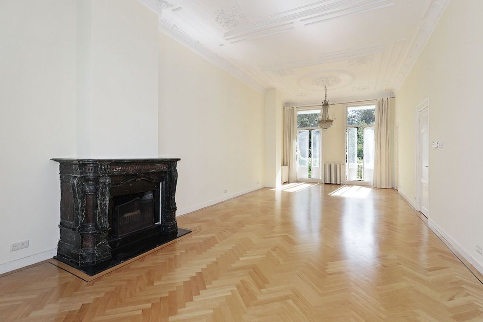 Laan Copes van Cattenburch 143 .