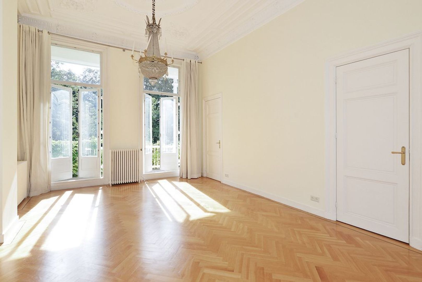 Laan Copes van Cattenburch 143 .