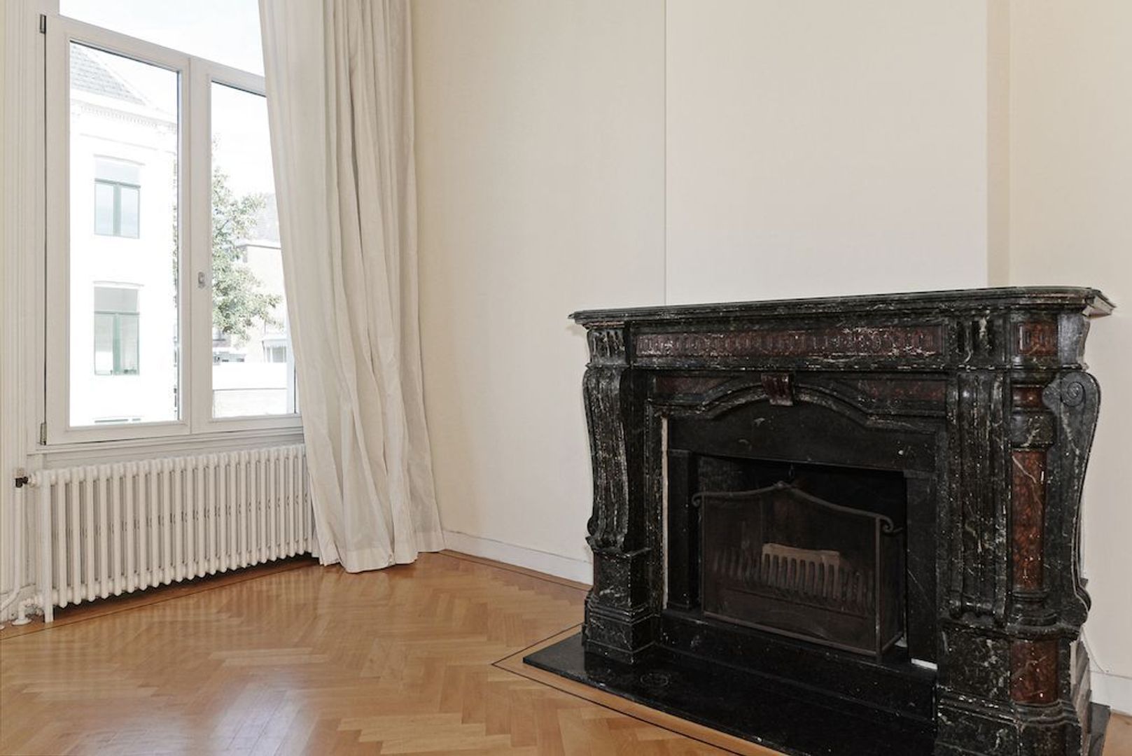 Laan Copes van Cattenburch 143 .