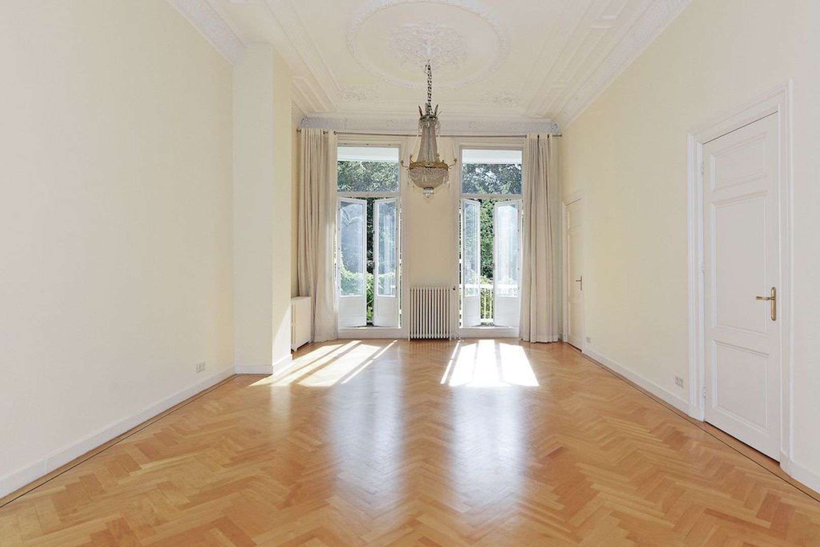 Laan Copes van Cattenburch 143 .