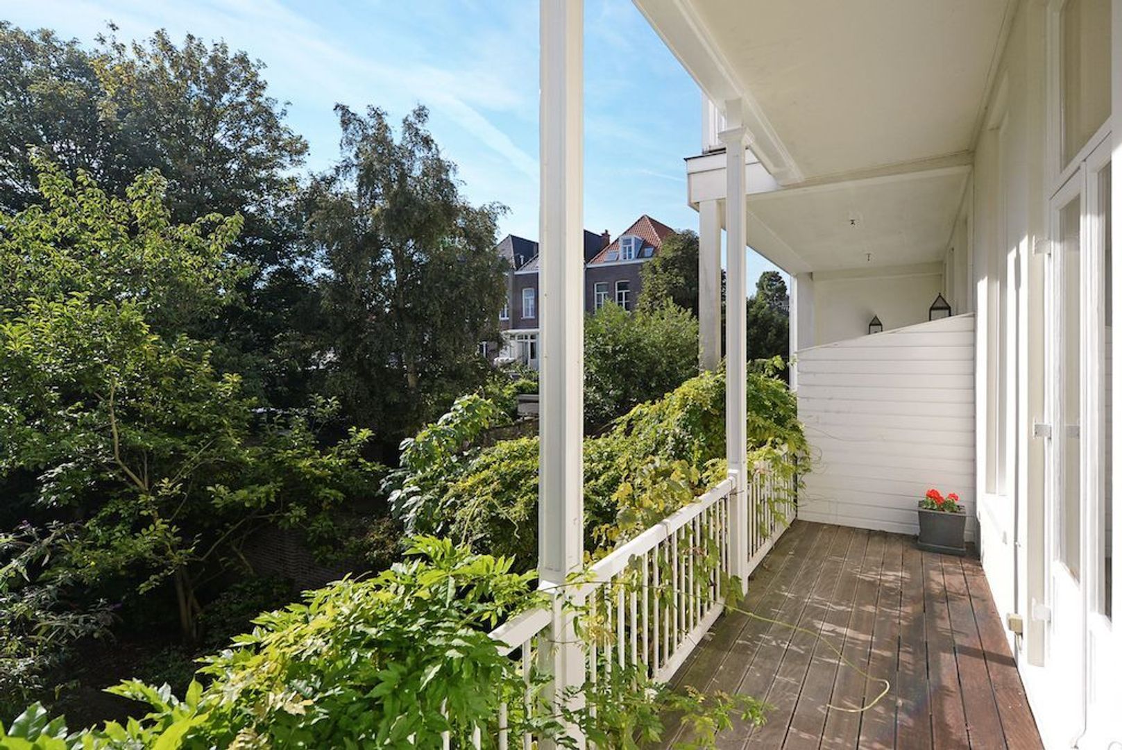 Laan Copes van Cattenburch 143 .