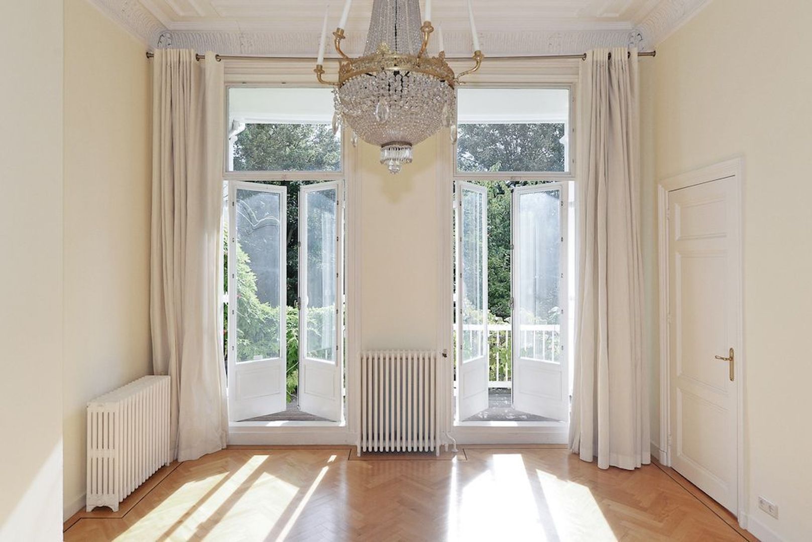 Laan Copes van Cattenburch 143 .