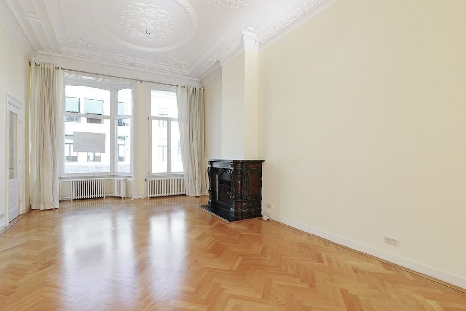 Laan Copes van Cattenburch 143 .