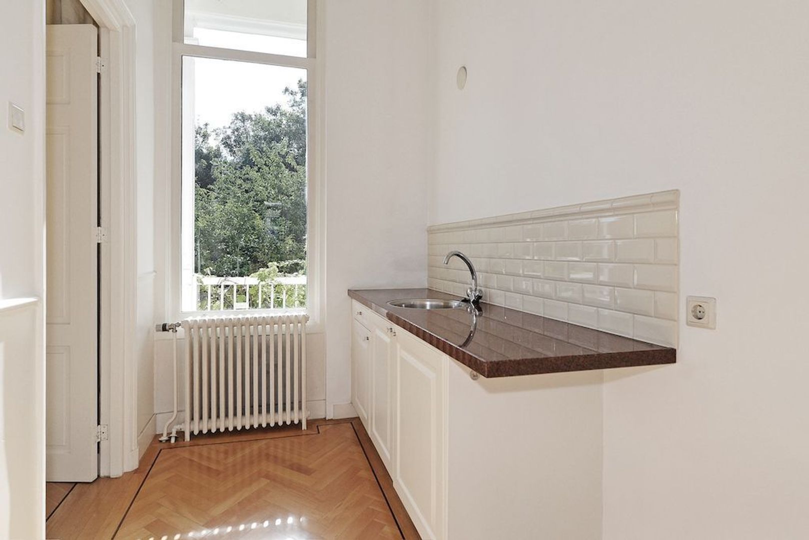 Laan Copes van Cattenburch 143 .