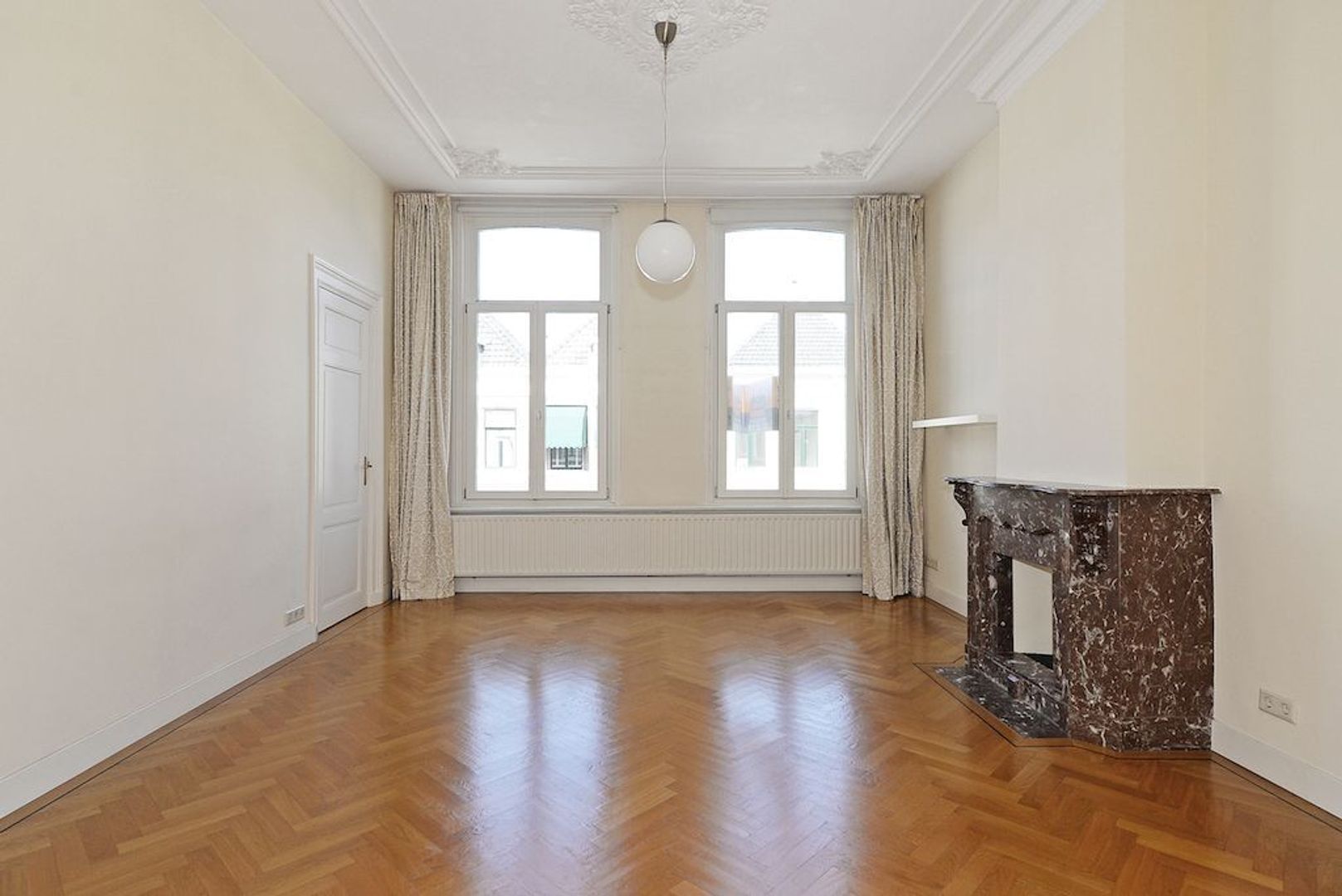 Laan Copes van Cattenburch 143 .