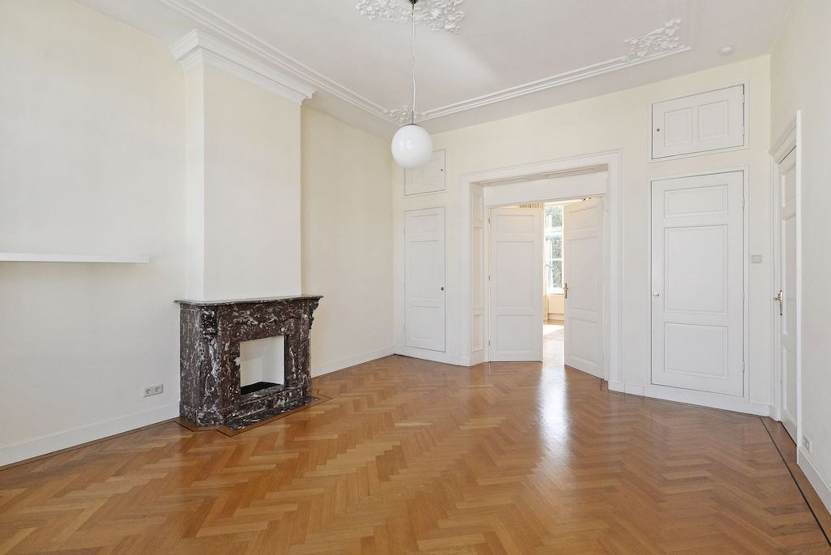 Laan Copes van Cattenburch 143 .