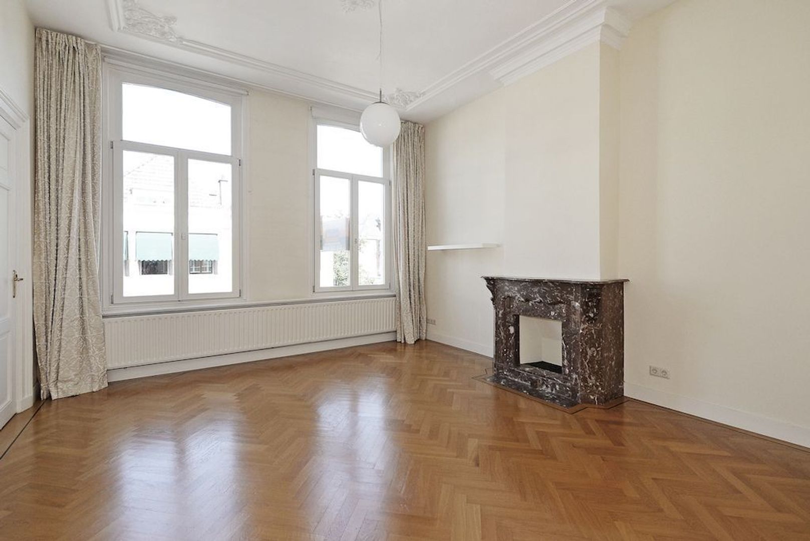 Laan Copes van Cattenburch 143 .