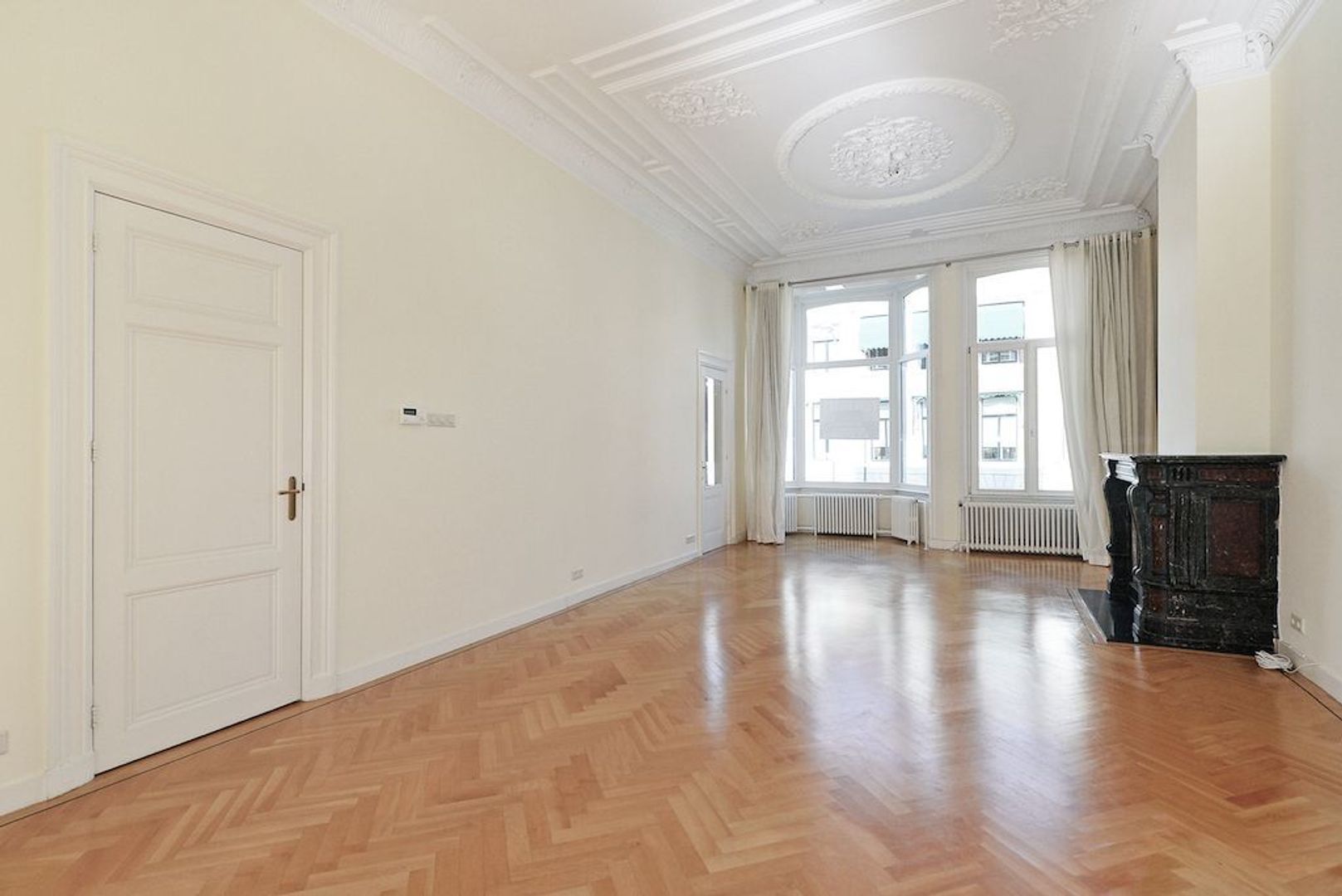 Laan Copes van Cattenburch 143 .