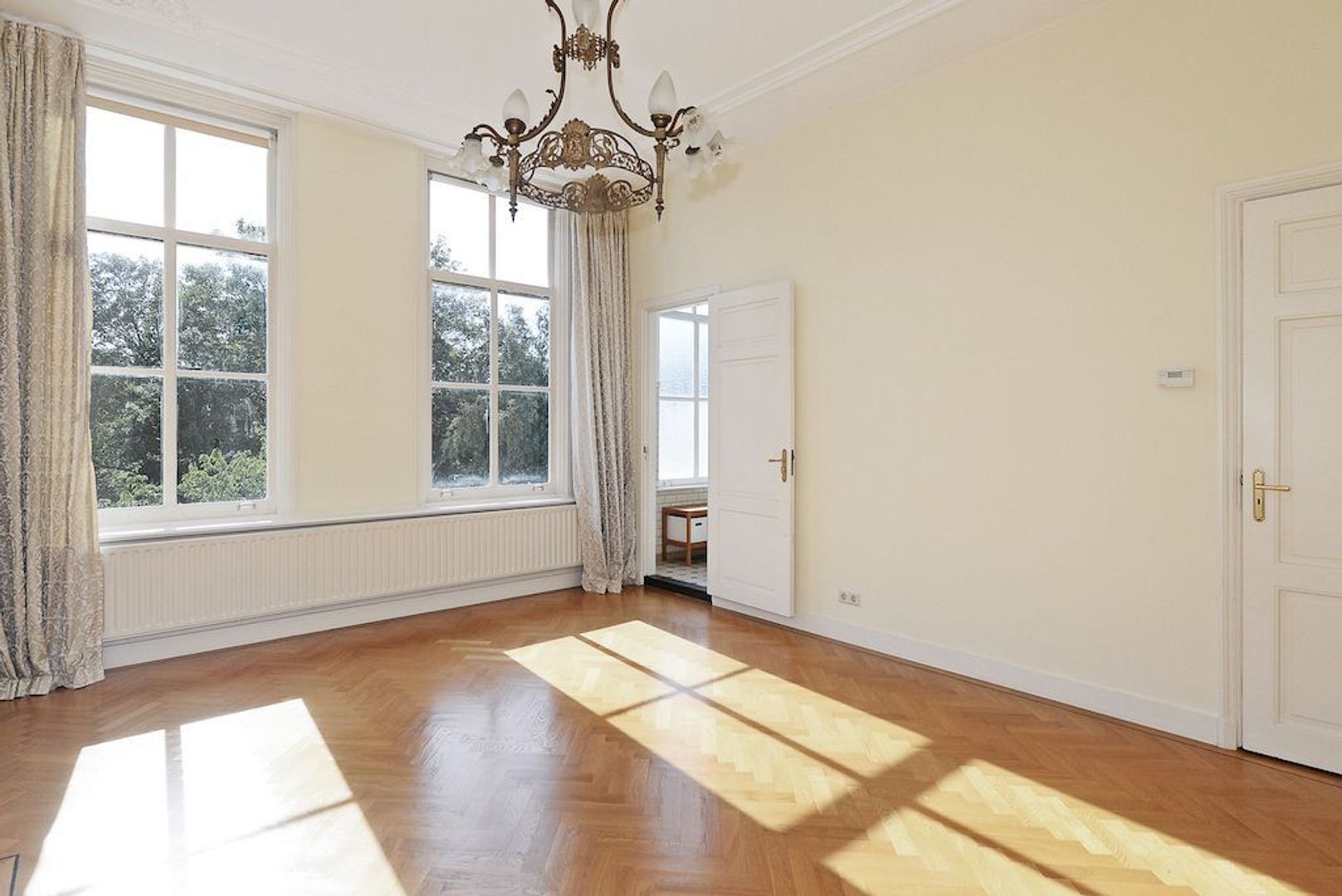 Laan Copes van Cattenburch 143 .