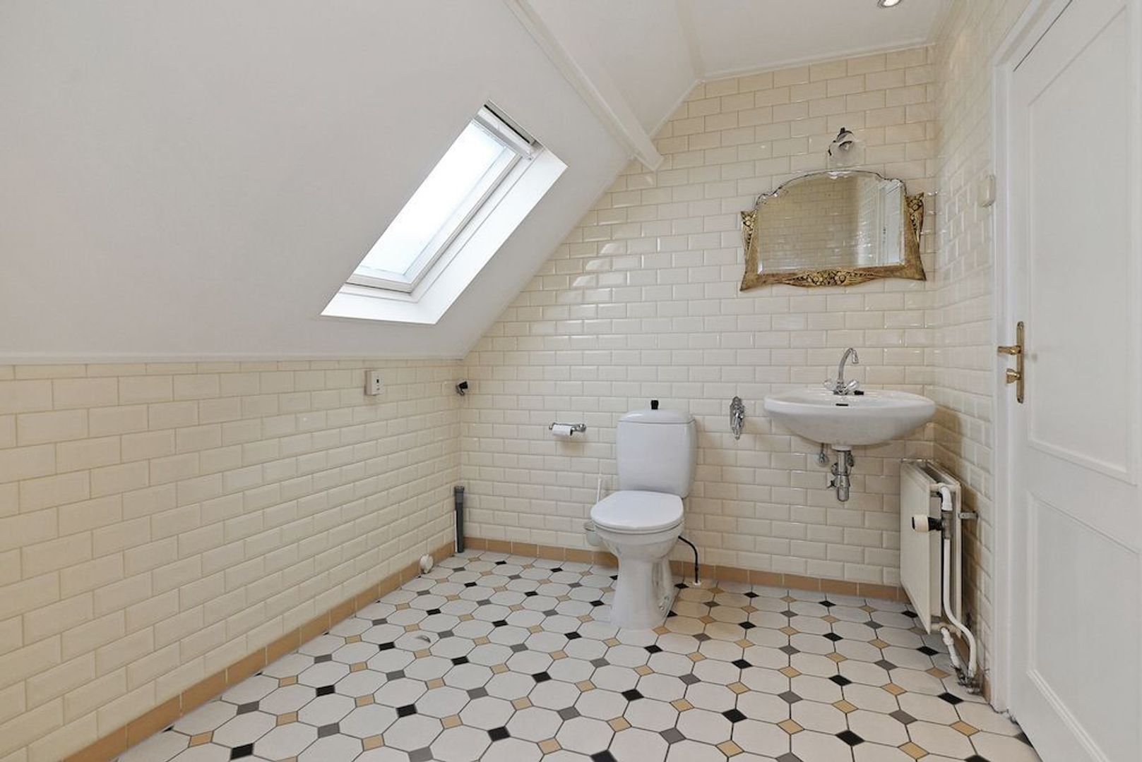 Laan Copes van Cattenburch 143 .