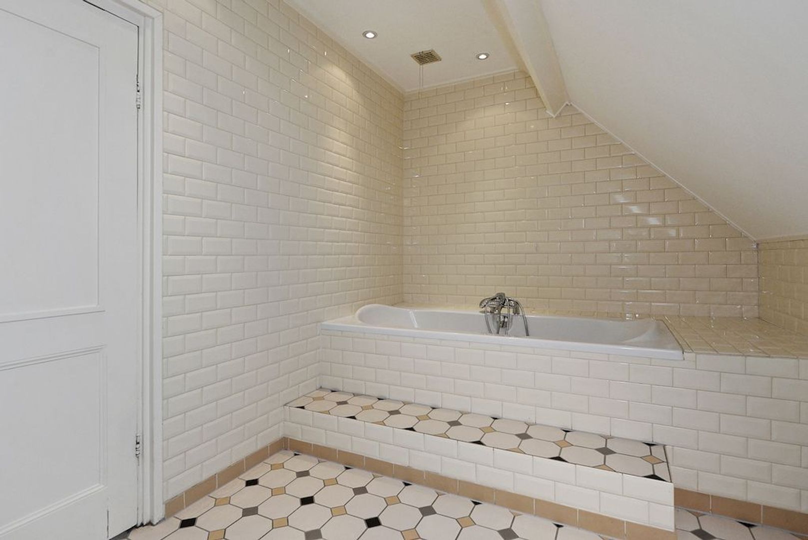 Laan Copes van Cattenburch 143 .