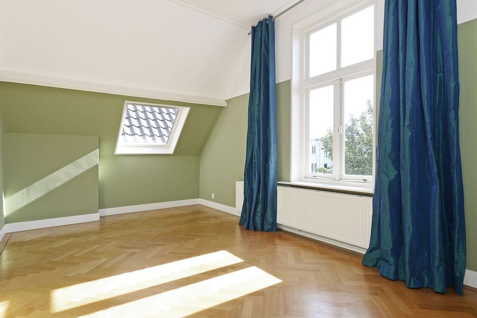 Laan Copes van Cattenburch 143 .