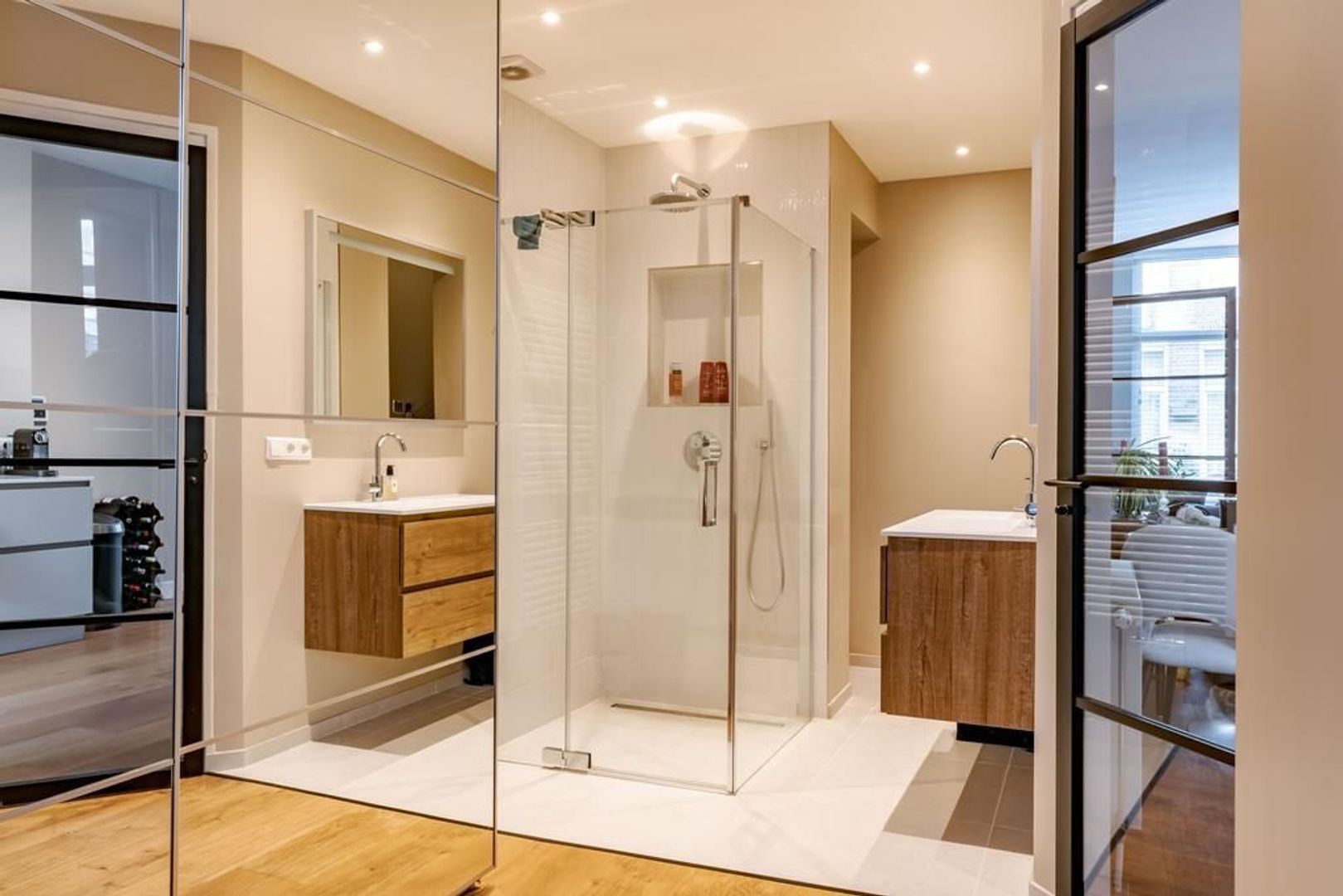 Van Egmondstraat 21 .