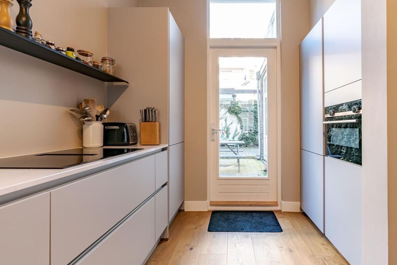 Van Egmondstraat 21 .