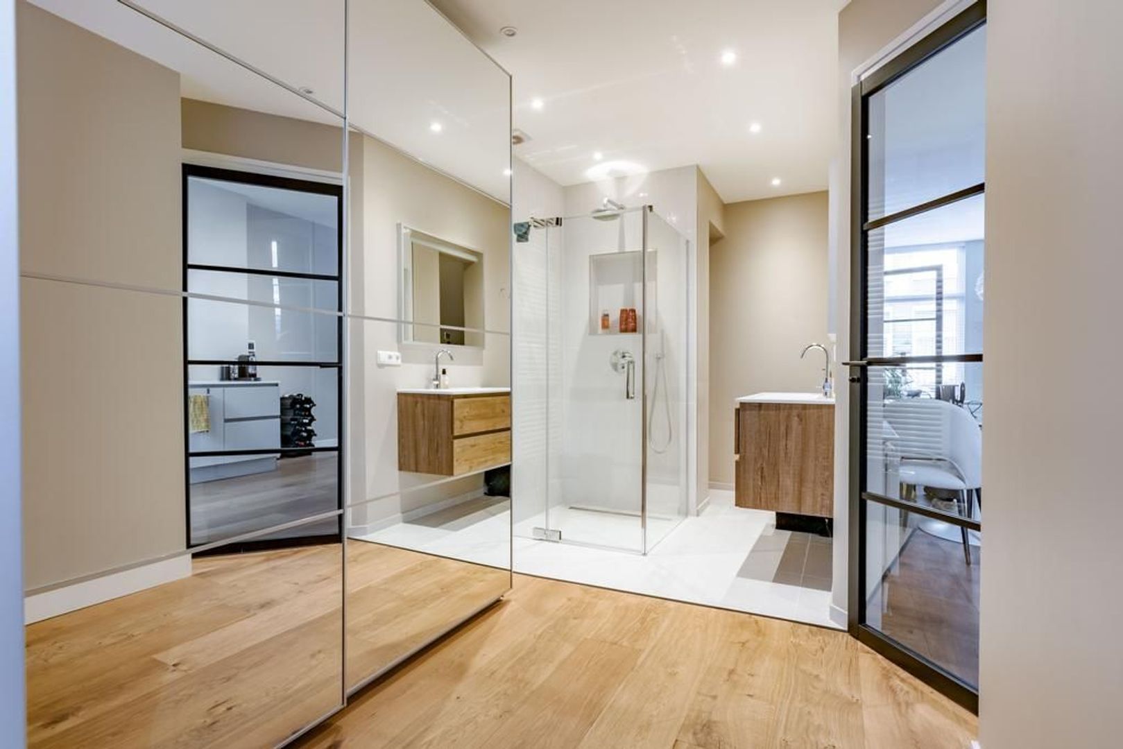 Van Egmondstraat 21 .